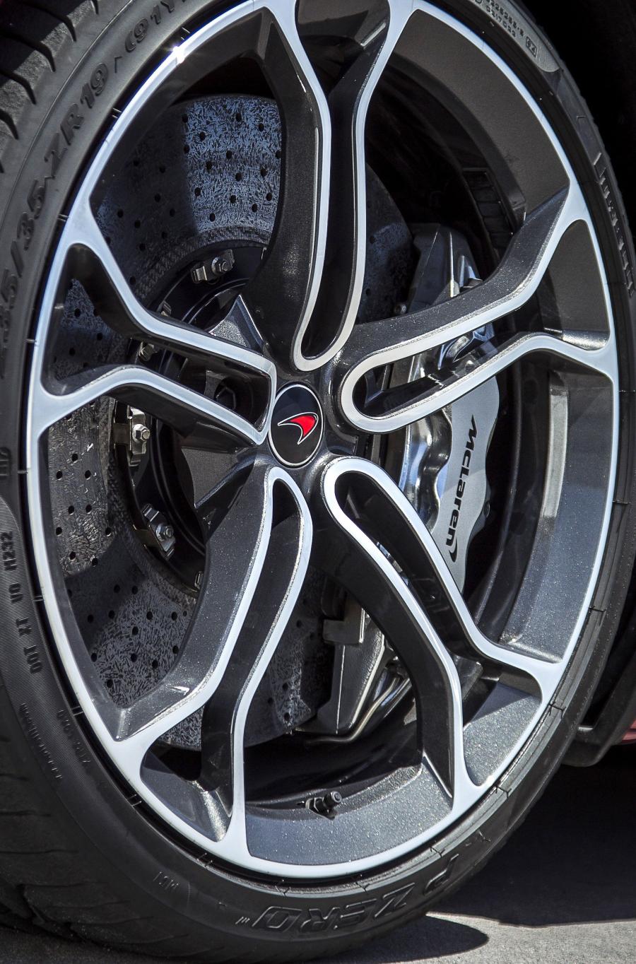  McLaren MP4-12C 2013 года  (фото 3 из 7)